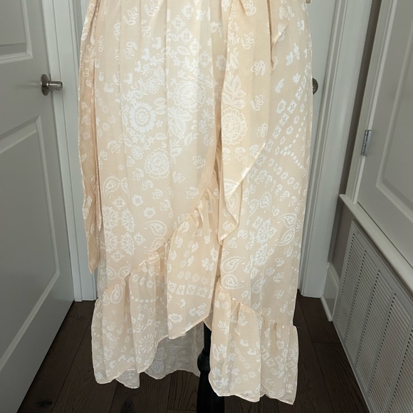 NWT! Fair Haven Women’s Beige&White Paisley Floral High Low Ruffled Dress Sz S - Picture 4 of 11